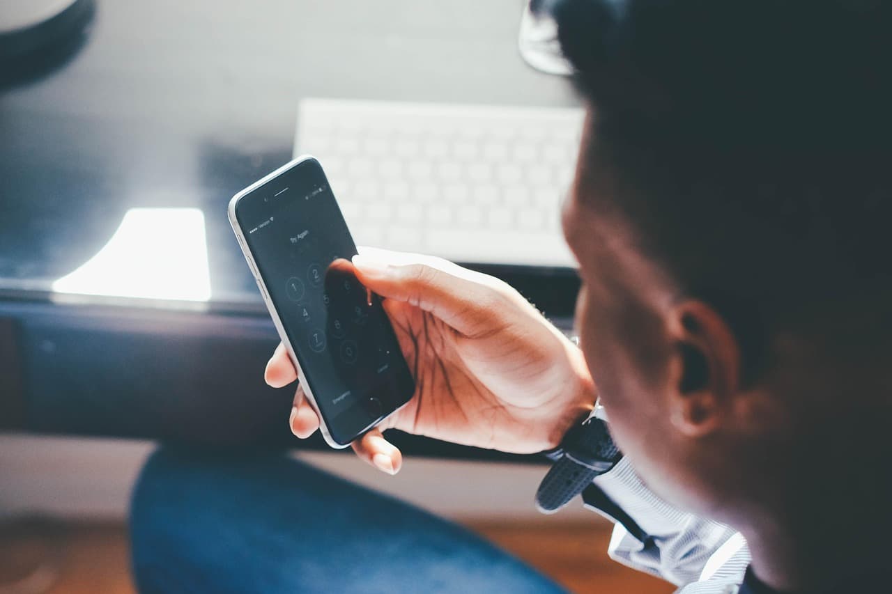 Children social media harm UK: no change nine months into online safety crackdown