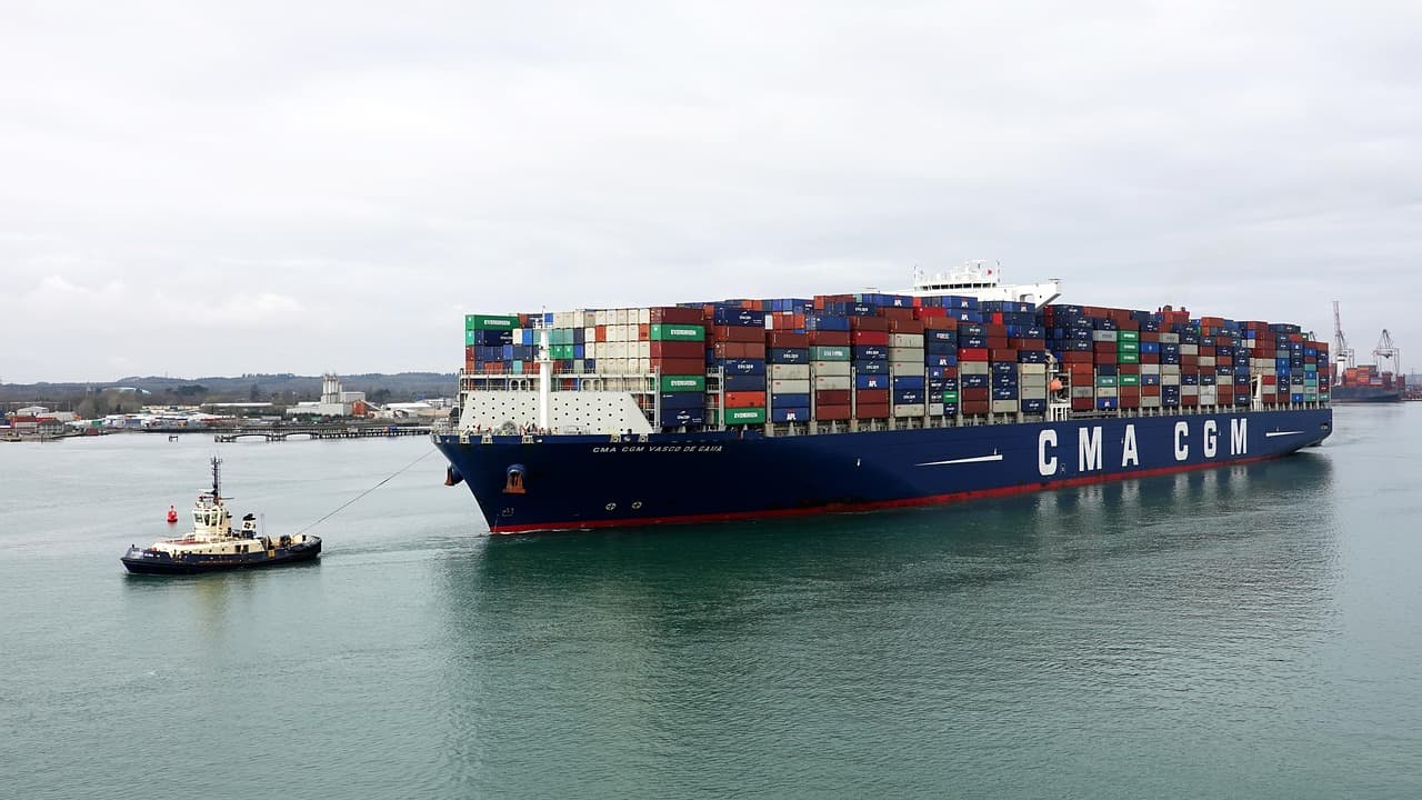Container ship sinks near strait of Hormuz amid surge in Iranian attacks on shipping