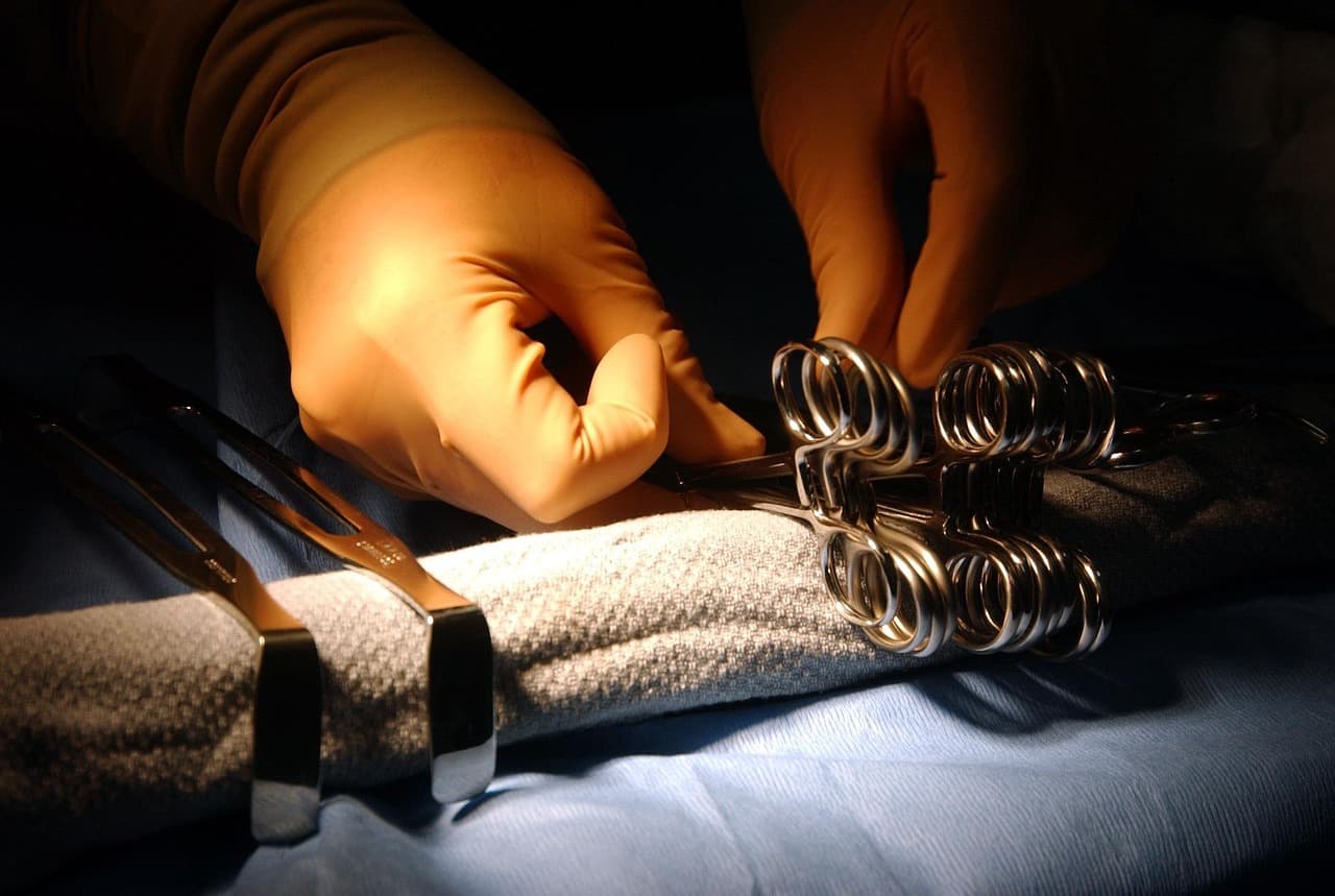 Florida surgeon performs first telerobotic surgery in US, removing prostate from 35 miles away