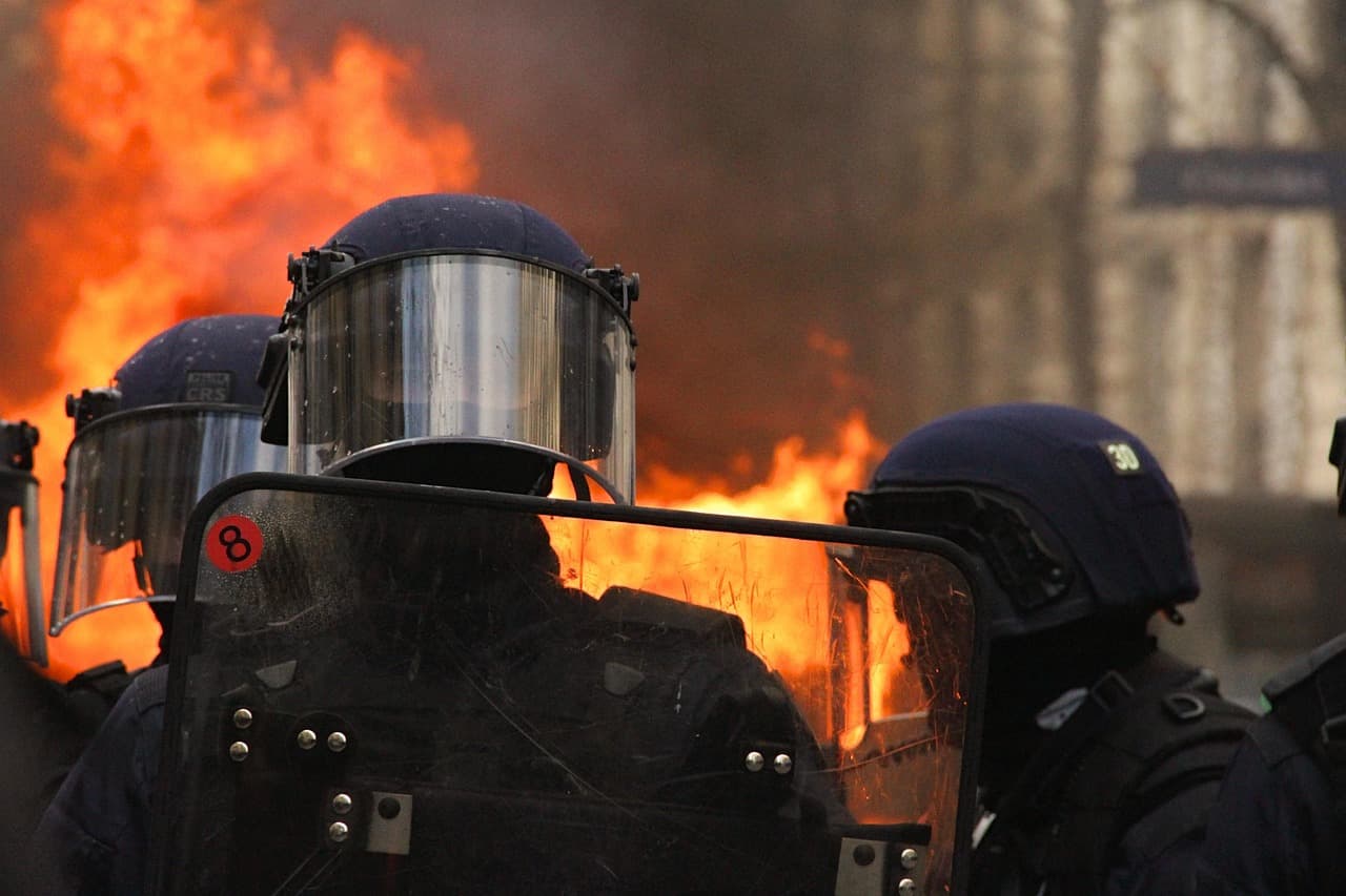 France protests: police fire teargas as tens of thousands march nationwide