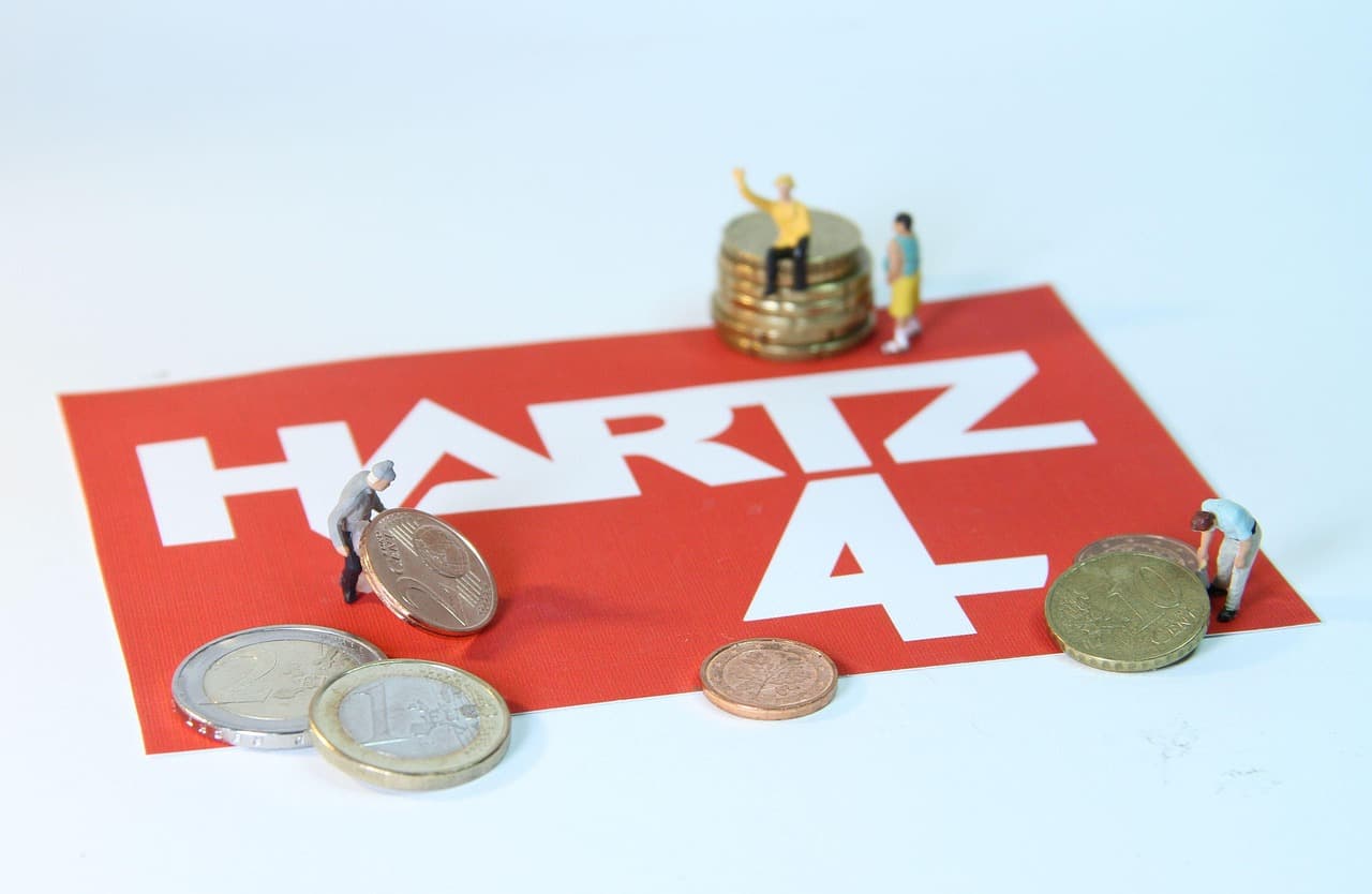 Tories urged to back five-year minimum wage freeze to tackle youth unemployment