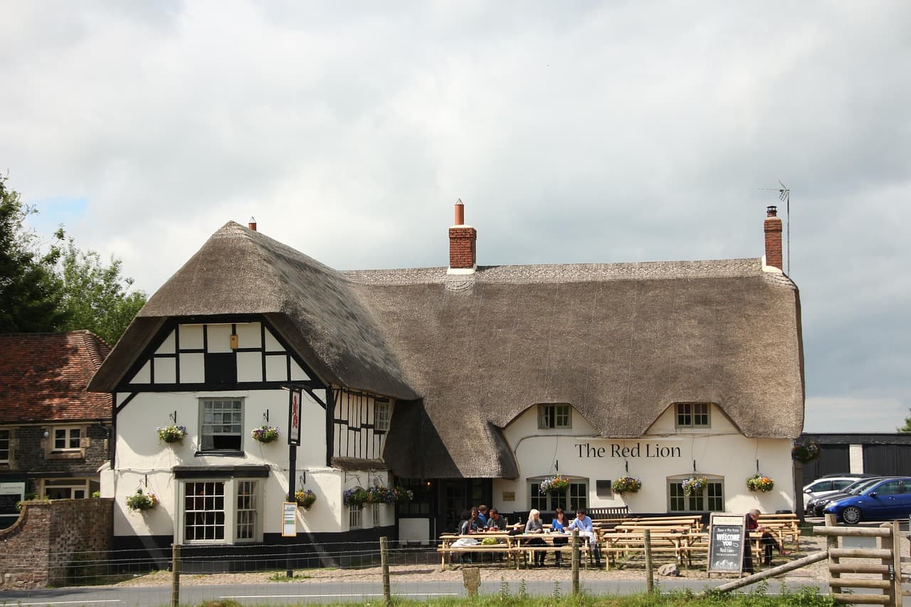 Oldest pub in England named: tree-ring dating crowns George Inn in Somerset