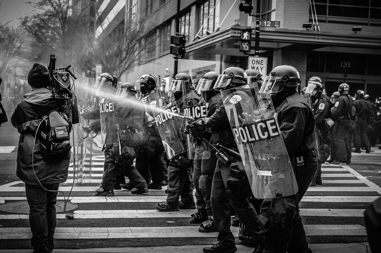 Orchestra teargas in Paris protest: Orchestre du Nouveau Monde targeted at Place de la République