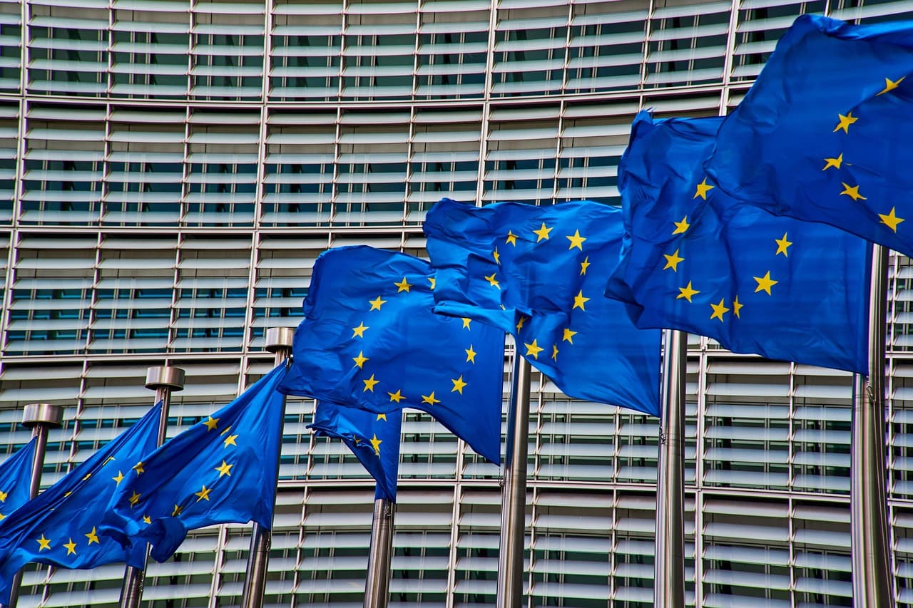Zelenskyy asks EU for €70bn for Ukraine defence as Starlink-Ukraine military access stalls and frozen Russian assets return to the table