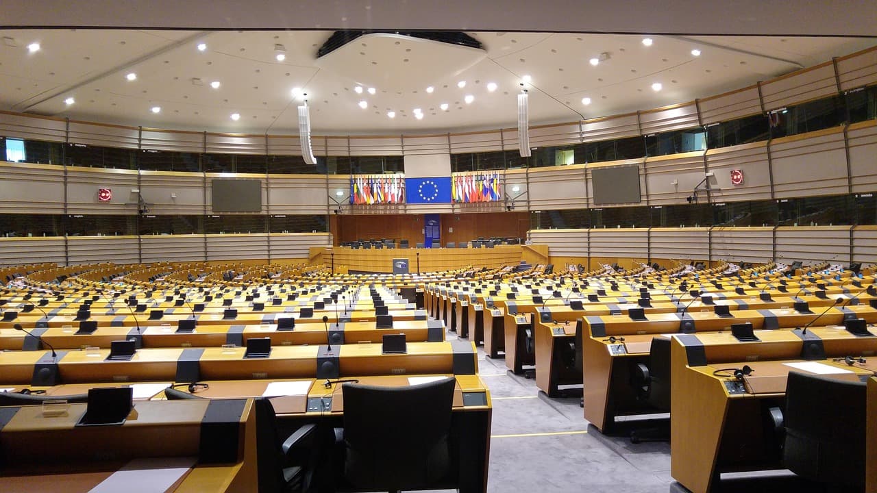 UK could rejoin EU ties within months under 'Switzerland plus deal', senior MEP says