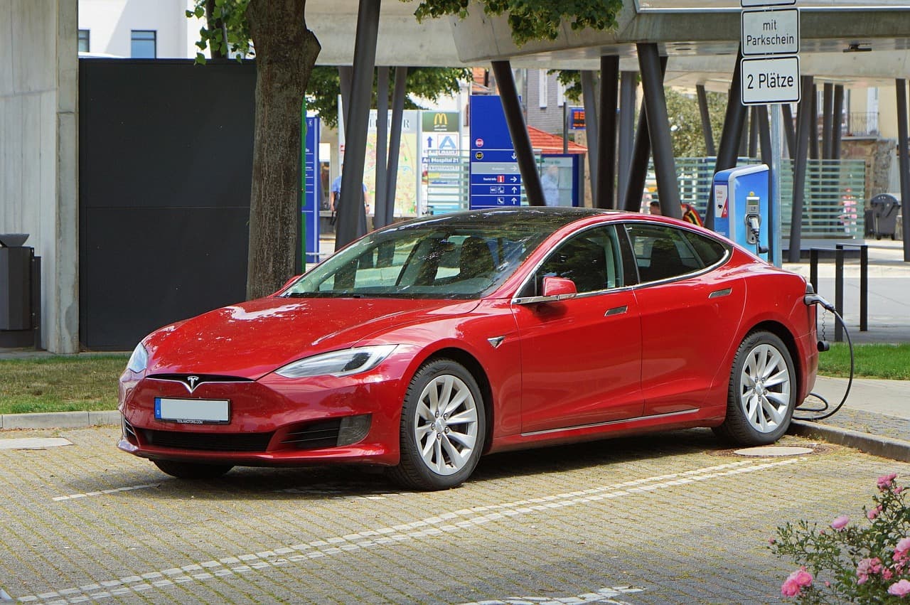 Tesla earnings beat projections after Musk floats SpaceX merger