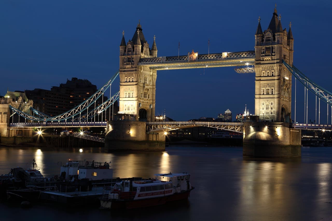 Thames Water £2.4bn: creditors asked for extra cash as funds near end