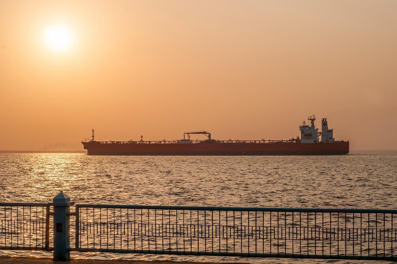 Trump Venezuela oil tanker: 1m barrels shown at rally and 51st state idea floated