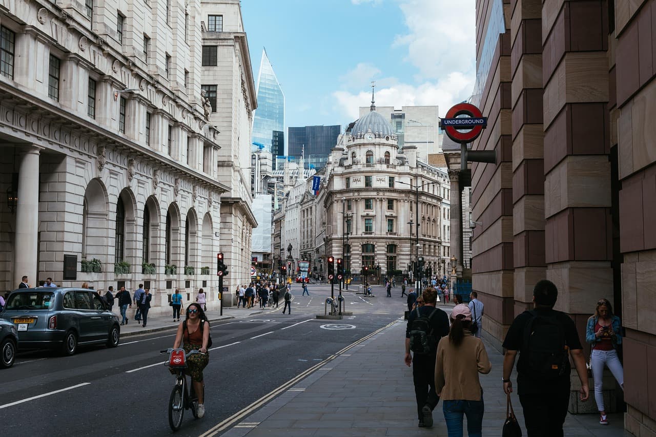 UK economy growth in August beats forecasts as GDP rises 0.1%